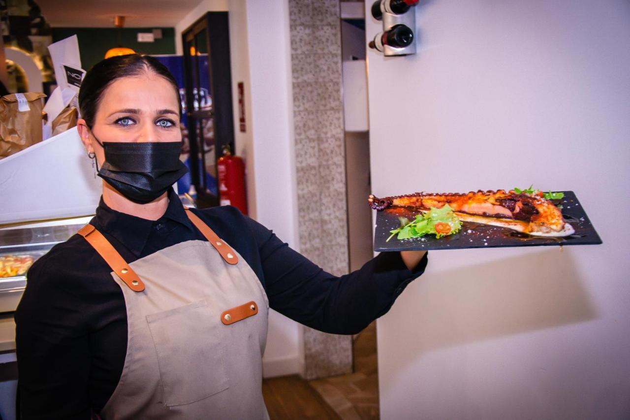 Novo Apartahotel & Restaurante Las Cabezas de San Juan Zewnętrze zdjęcie